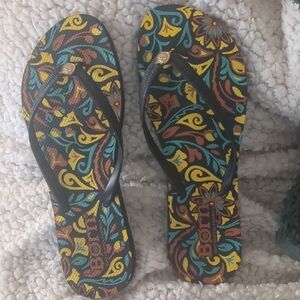 Born Multicolor Printed Flip Flops Comfort Sandals Size 8.5